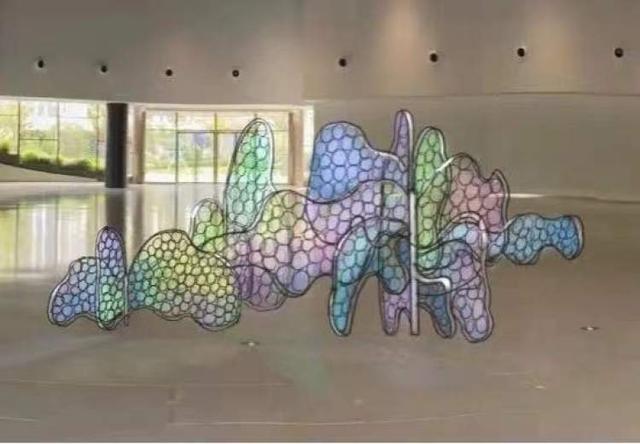 废弃材料变身不锈钢纤维画透明塑料成“彩虹树”……这个生态环保艺术节展现变废为宝的神奇开云 开云体育平台(图3)